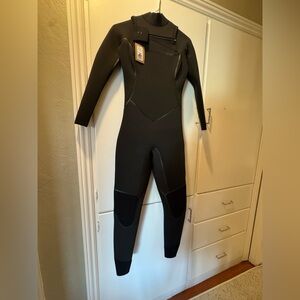 NWT - PATAGONIA WETSUIT